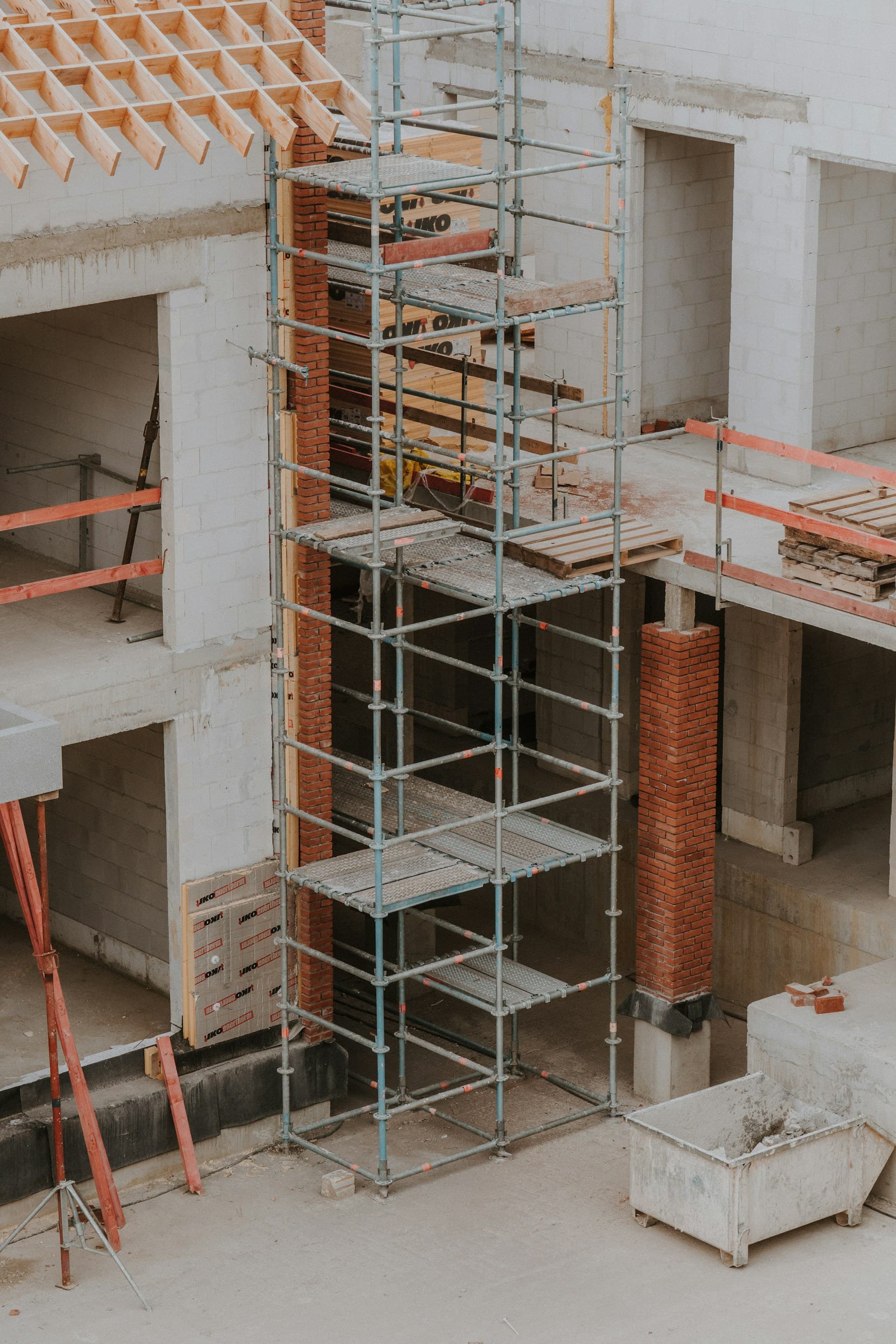 Scaffolding terpasang pada proyek